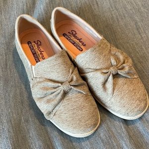 Skechers Jersey Bow Slip On Shoes - Tan sz 7